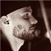 Laureato in scienze filosofiche impartisce lezioni/ripetizioni di materie umanistiche (italiano, storia, filosofia). Liceo e medie